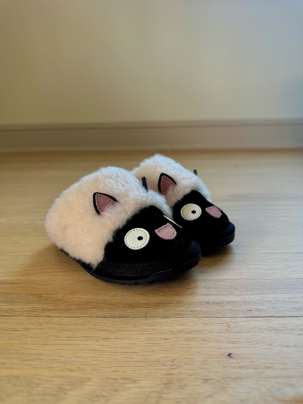 Emu Australia Cat Sherpa Mule Slippers